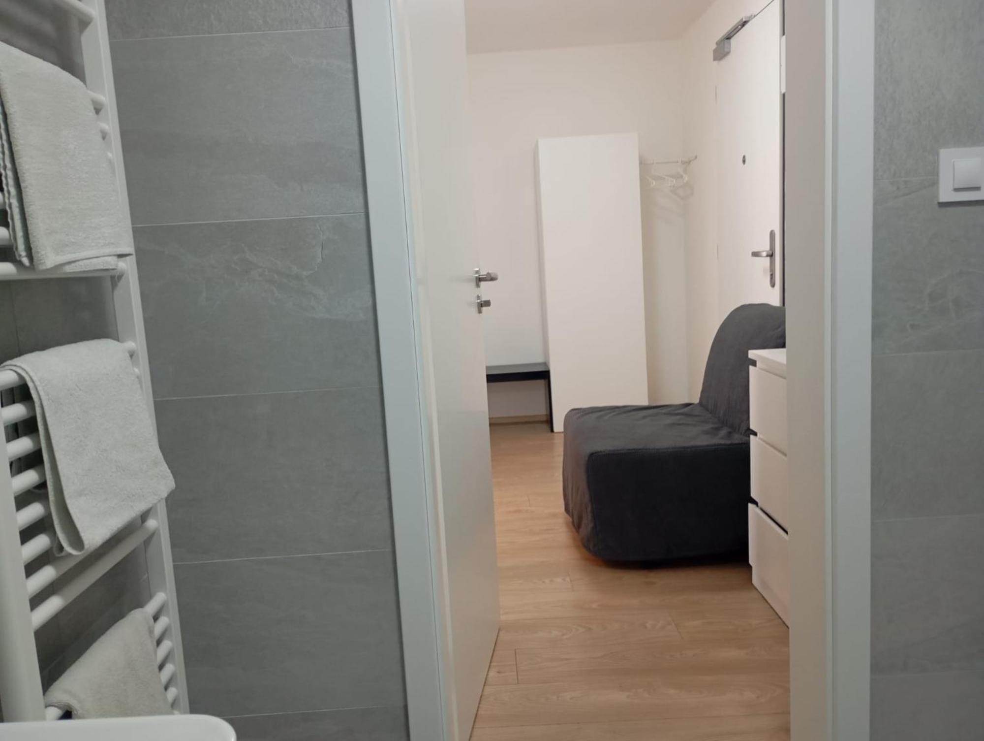 Novy S Terasou Apartment
